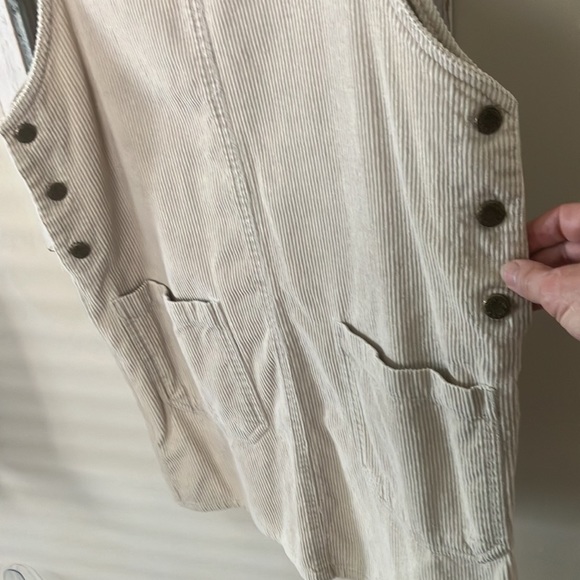 Woman’s size Medium jumper. Two front pockets. - Picture 2 of 4